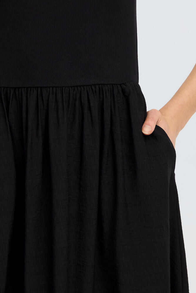 JUNDY DRESS SVART