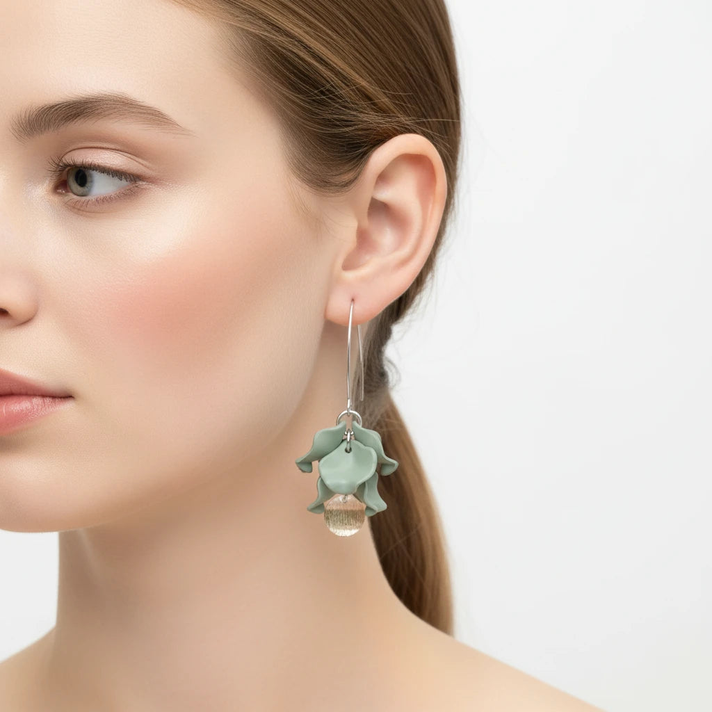 PETAL CLUSTER ÖRHÄNGEN SILVER & SAGE