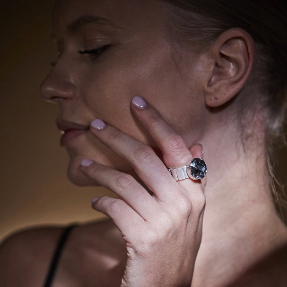 JULIETTE ELASTISK RING SILVER/GREY