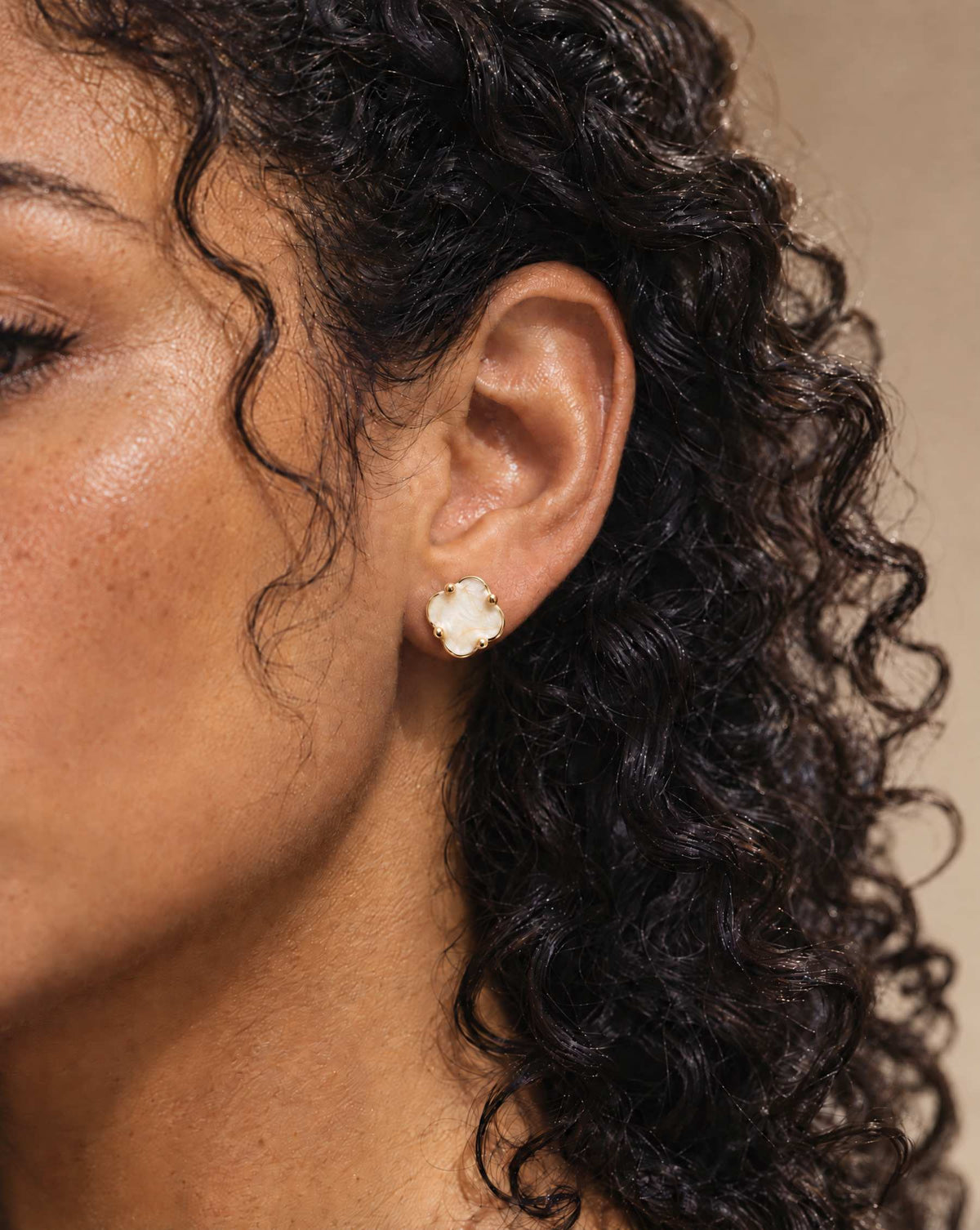 ANI EARRINGS PEARL BLACK