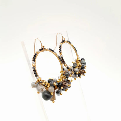 MIYUKI HOOP ÖRHÄNGEN GRAPHITE & GULD