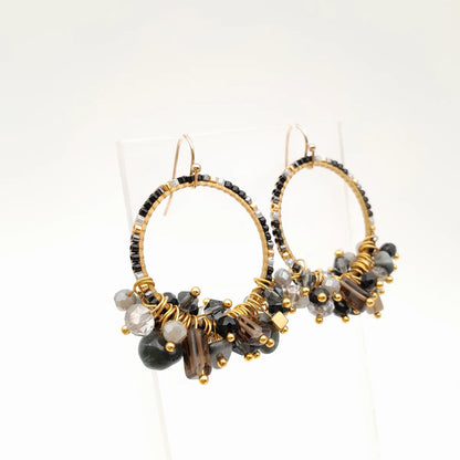 MIYUKI HOOP ÖRHÄNGEN GRAPHITE & GULD