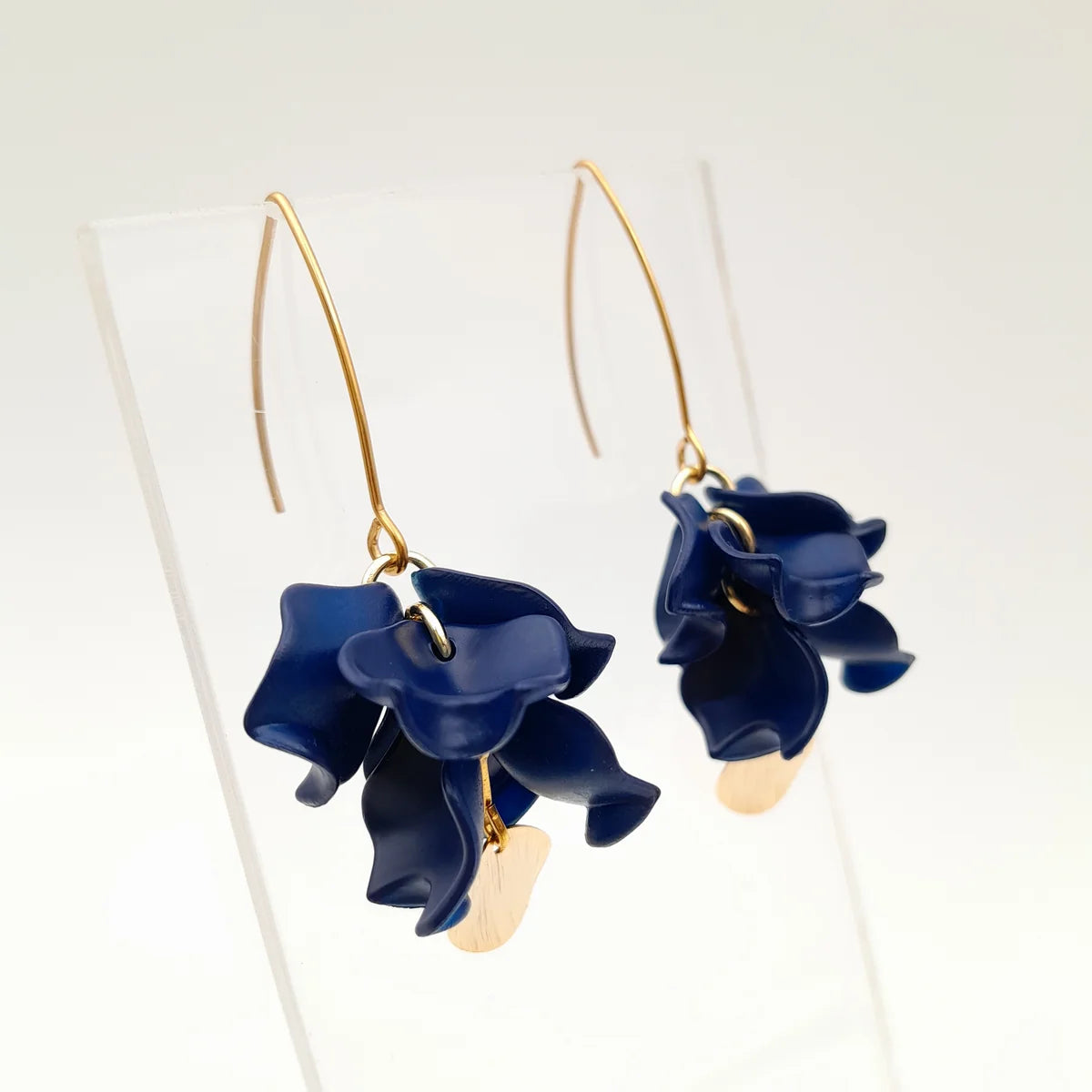 PETAL CLUSTER ÖRHÄNGEN GULD & NAVY