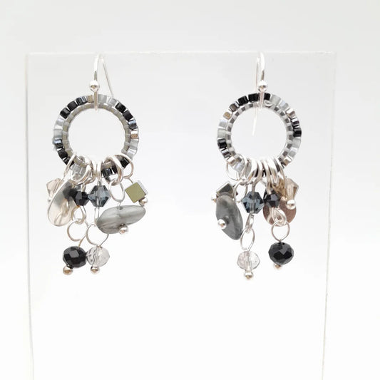 MINI MIYUKI CHARM ÖRHÄNGEN GRAPHITE & SILVER