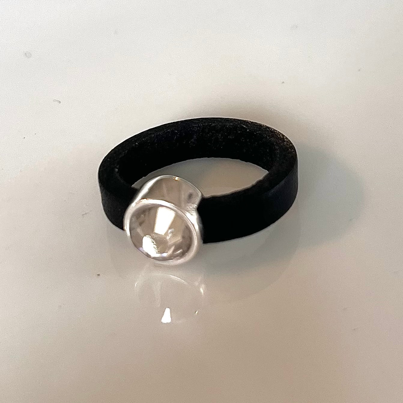 Läderring med silverplätering